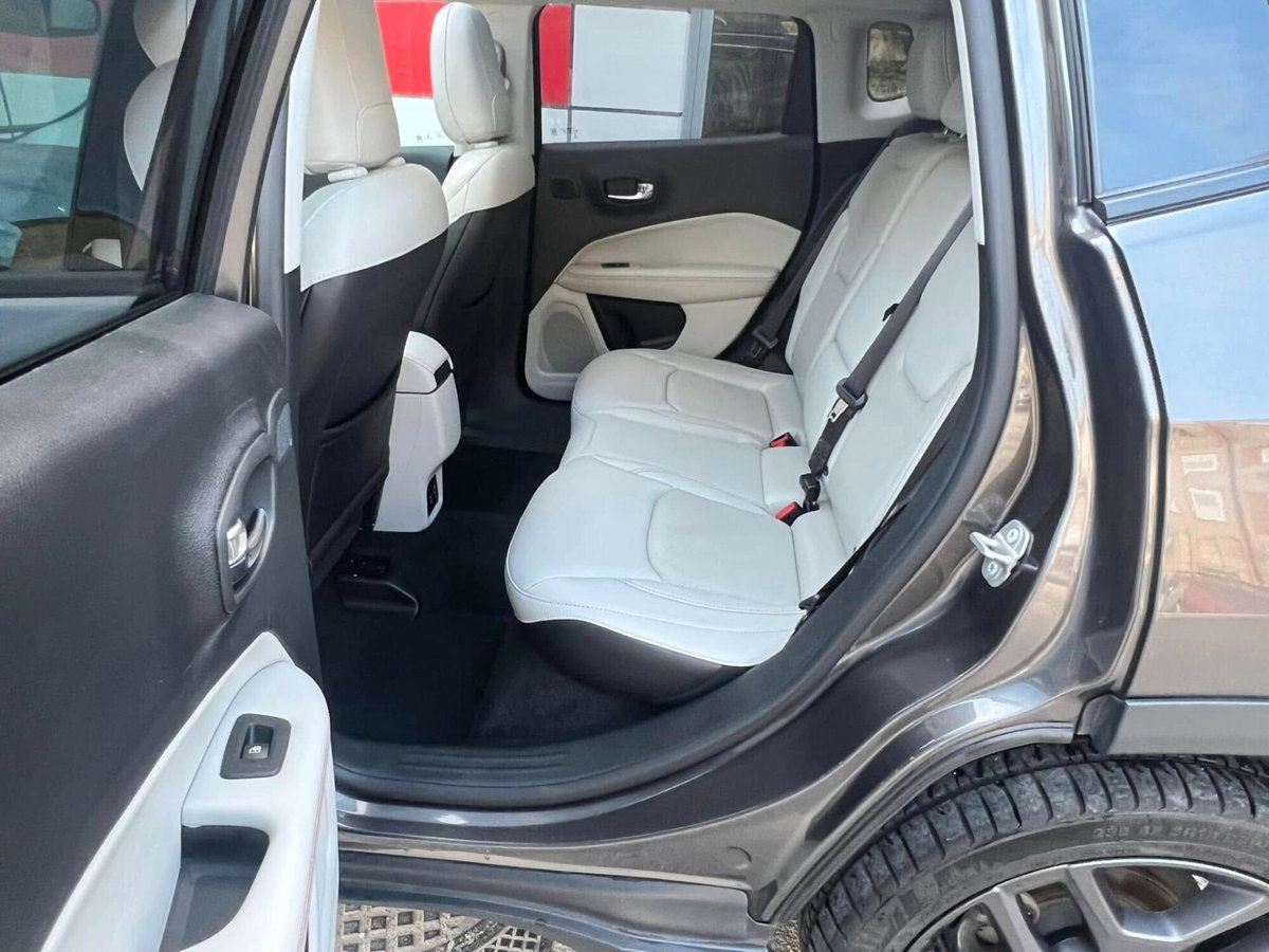 Jeep Compass 1.6 Multijet II 2WD Limited (13)