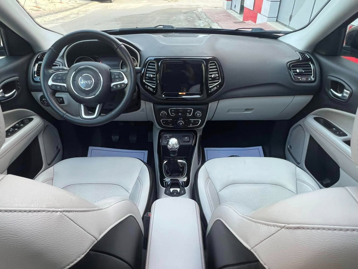 Jeep Compass 1.6 Multijet II 2WD Limited (17)