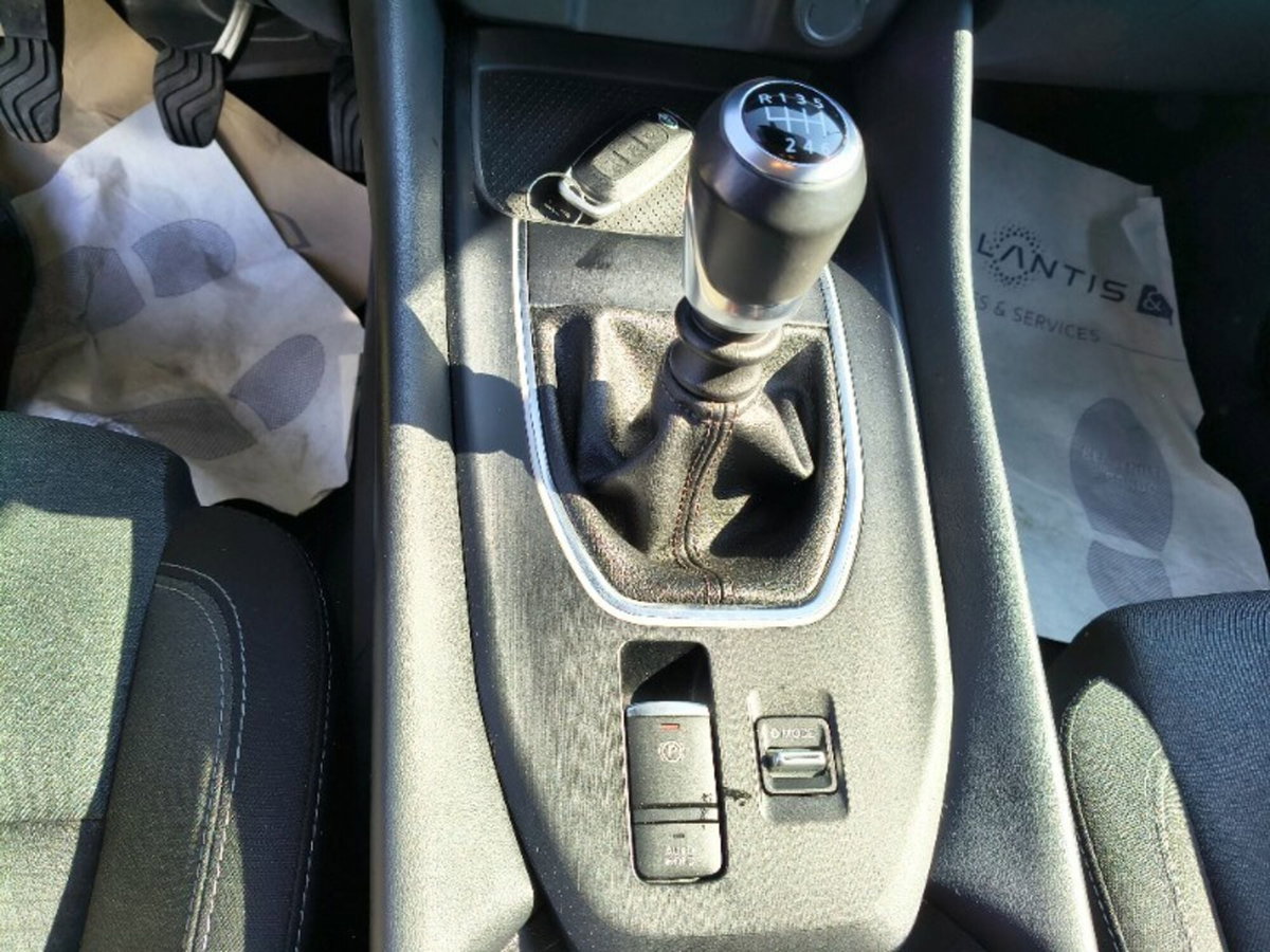 Nissan Qashqai 1.3 mhev N-Connecta 2wd 140cv (18)
