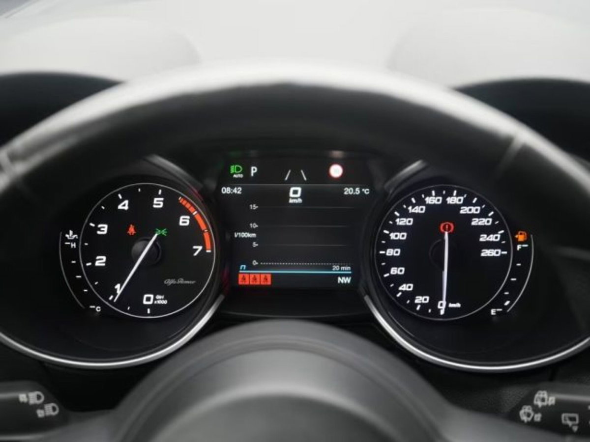 Alfa Romeo Stelvio Stelvio 2.0 Turbo 200 CV AT8 Q4 Super Business (8)