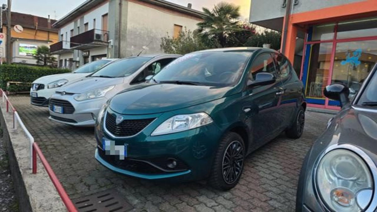 Lancia Ypsilon 1.0 FireFly 5 porte S&S Hybrid Ecochic Gold