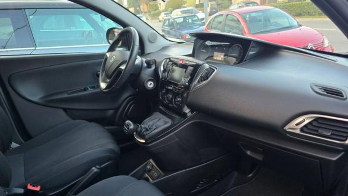 Lancia Ypsilon 1.0 FireFly 5 porte S&S Hybrid Ecochic Gold (10)