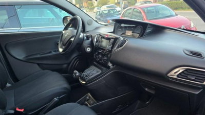 Lancia Ypsilon 1.0 FireFly 5 porte S&S Hybrid Ecochic Gold (10)
