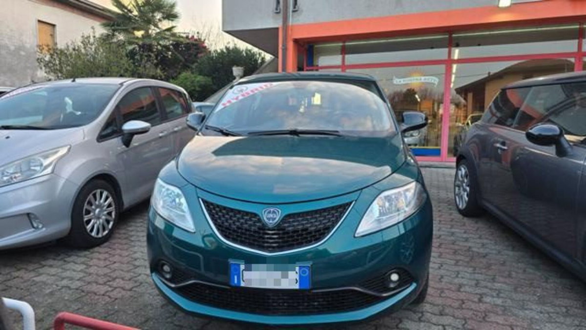 Lancia Ypsilon 1.0 FireFly 5 porte S&S Hybrid Ecochic Gold (2)