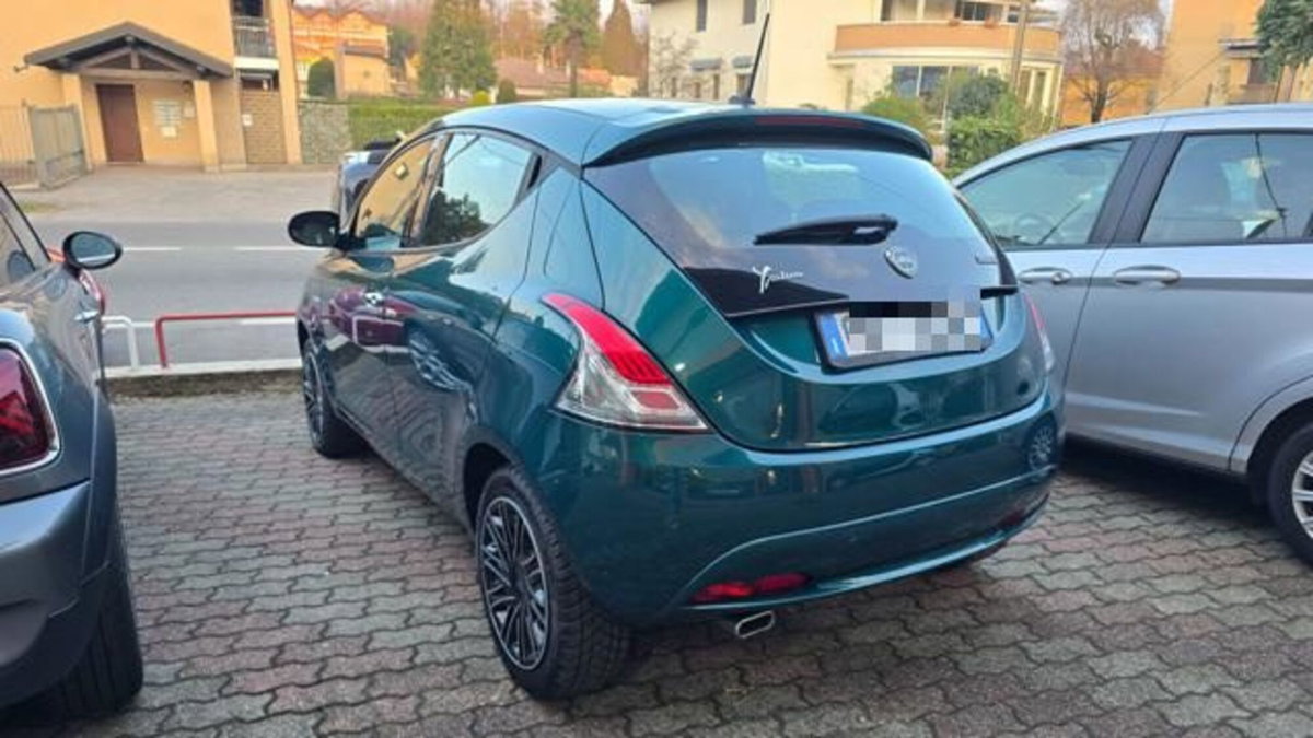 Lancia Ypsilon 1.0 FireFly 5 porte S&S Hybrid Ecochic Gold (4)