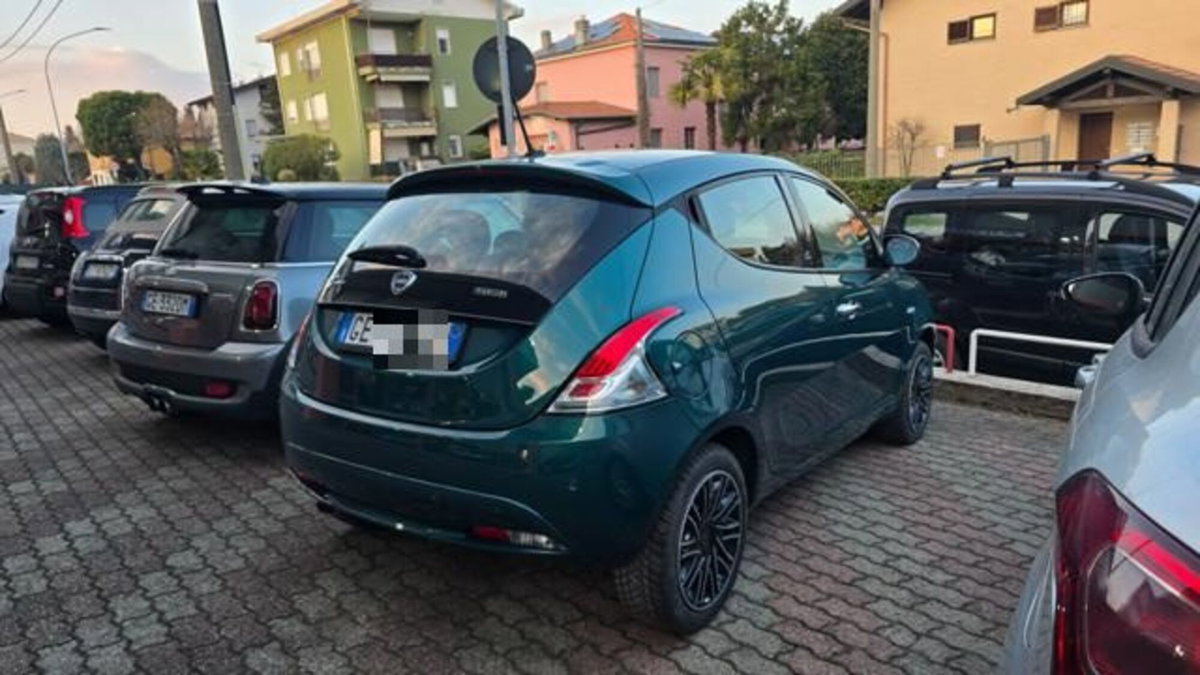 Lancia Ypsilon 1.0 FireFly 5 porte S&S Hybrid Ecochic Gold (6)