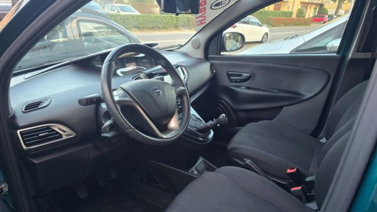 Lancia Ypsilon 1.0 FireFly 5 porte S&S Hybrid Ecochic Gold (7)