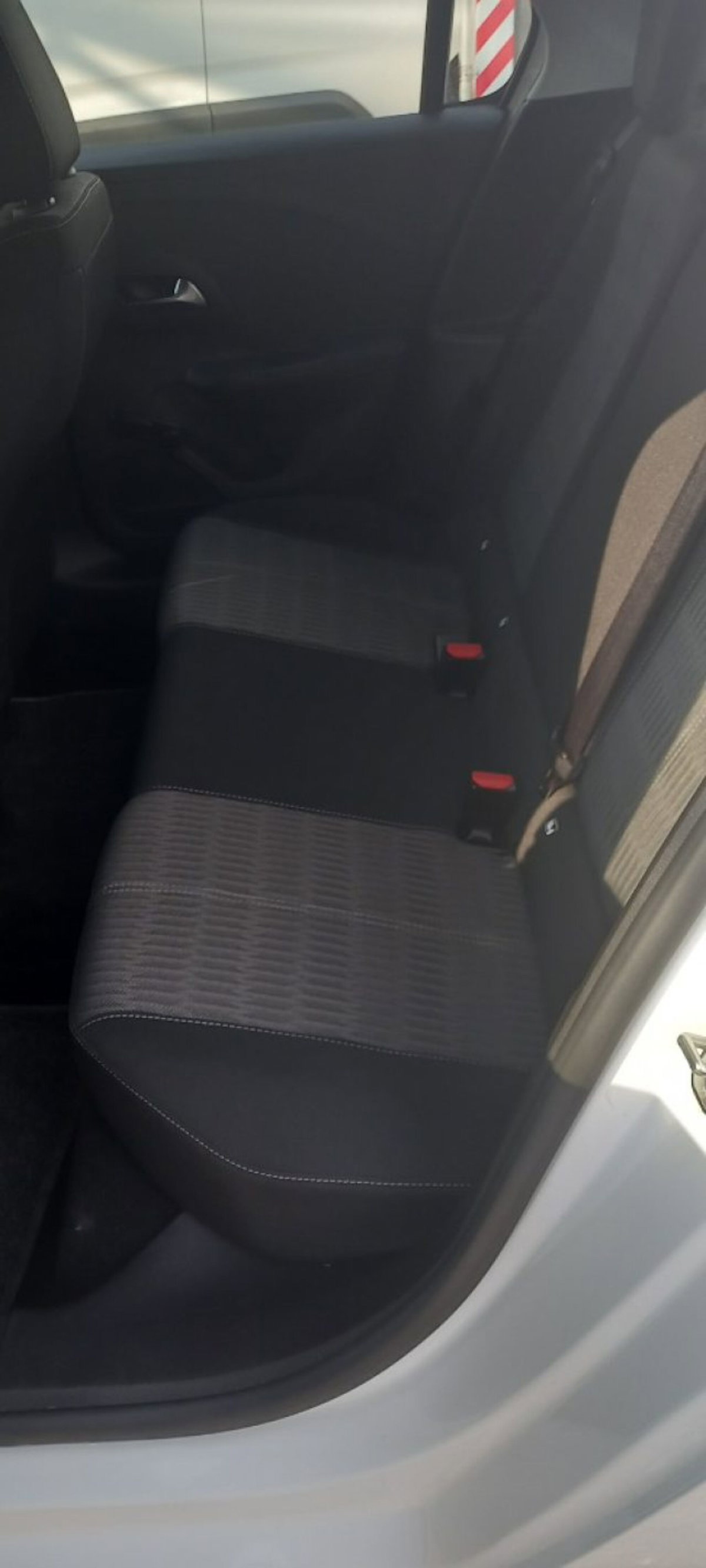 Opel Corsa 1.2 Edition (6)