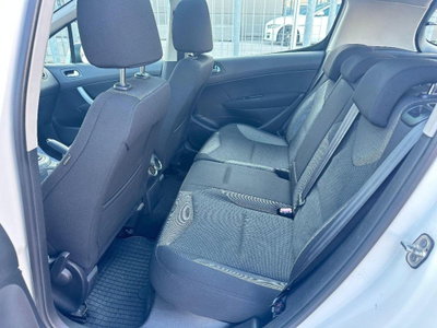 Peugeot 308 1.6 HDi 110CV 5p. Sportium (15)