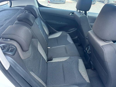 Peugeot 308 1.6 HDi 110CV 5p. Sportium (16)