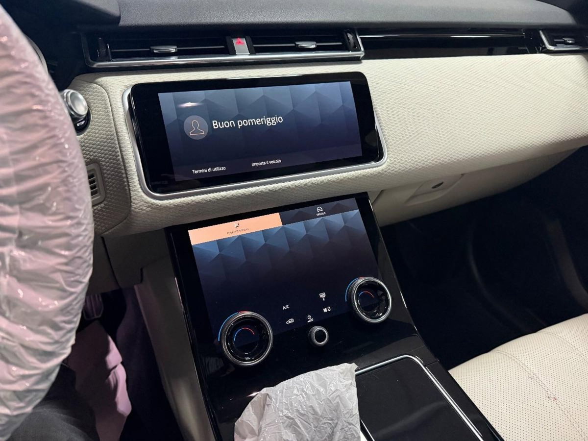 Land Rover Range Rover Velar 2.0D I4 204 CV R-Dynamic SE (17)