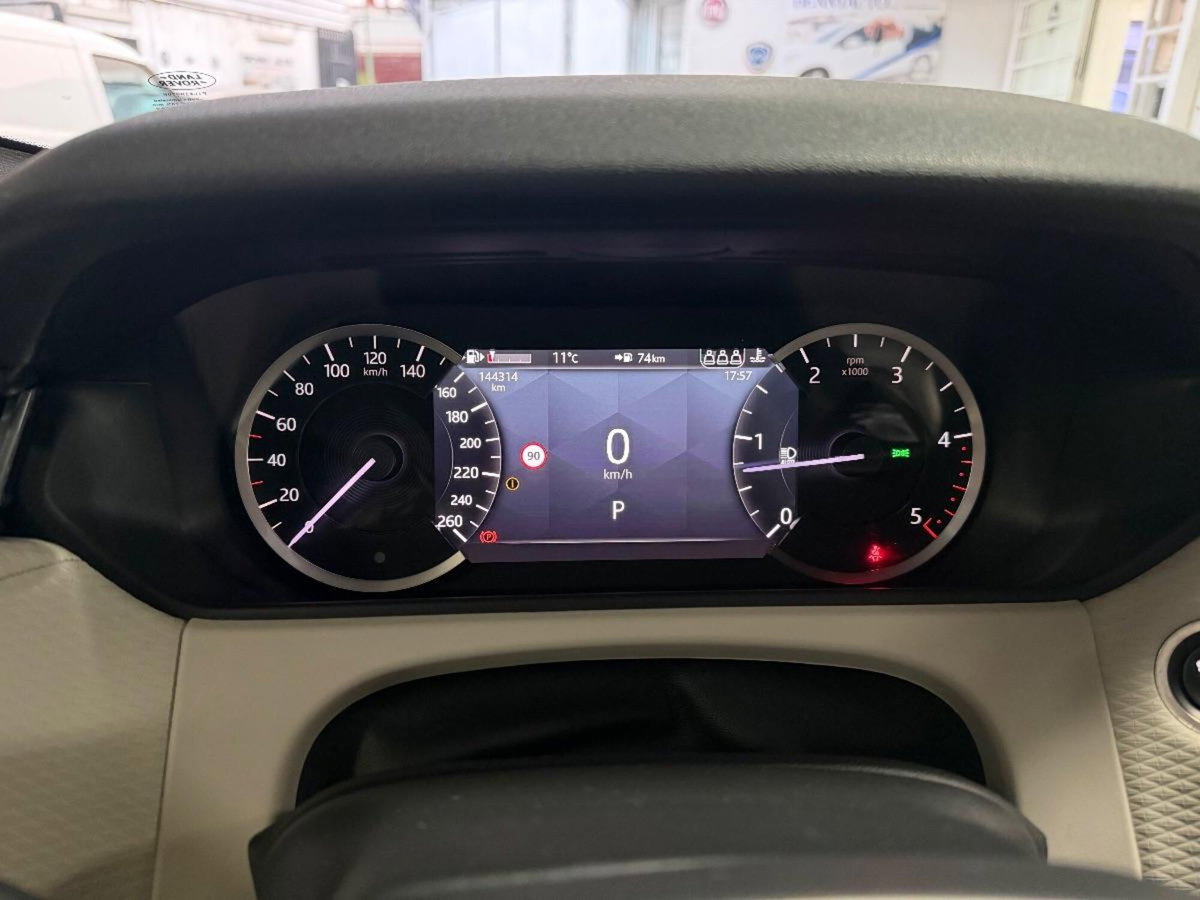 Land Rover Range Rover Velar 2.0D I4 204 CV R-Dynamic SE (18)