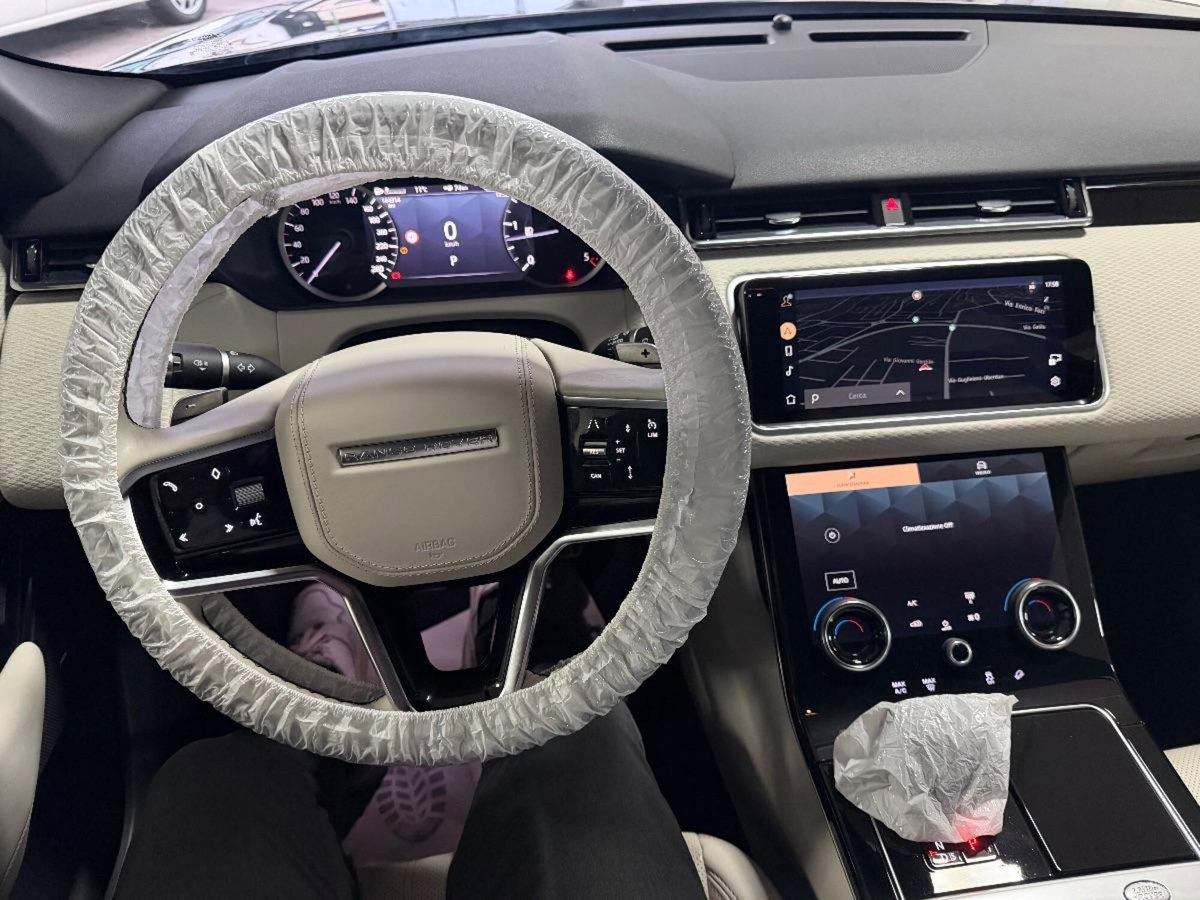 Land Rover Range Rover Velar 2.0D I4 204 CV R-Dynamic SE (20)