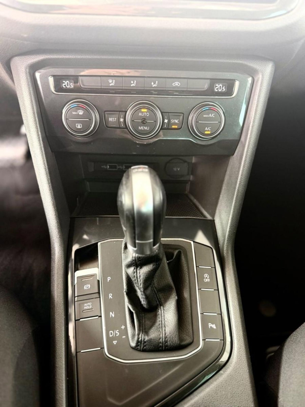 Volkswagen Tiguan 2.0 TDI 150 CV SCR DSG 4MOTION Elegance (11)