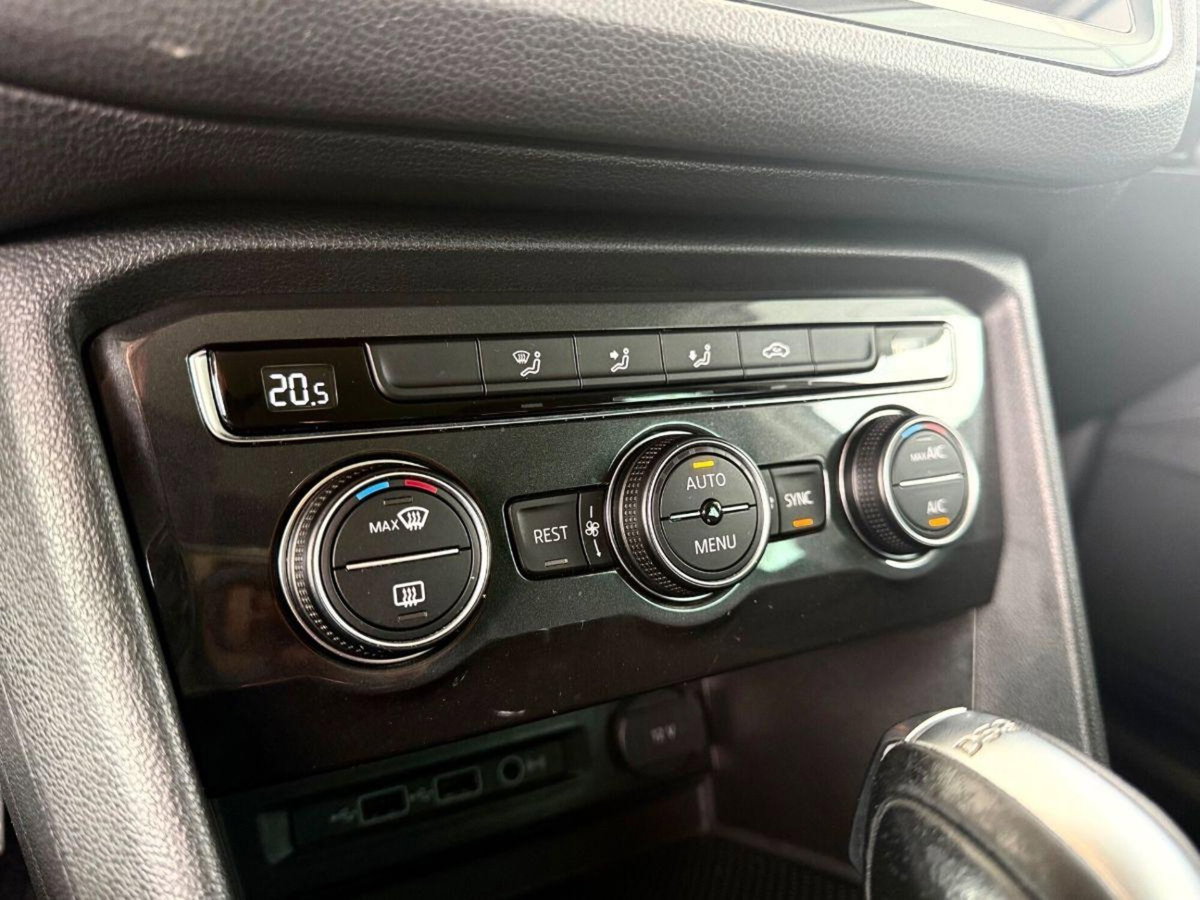 Volkswagen Tiguan 2.0 TDI 150 CV SCR DSG 4MOTION Elegance (12)