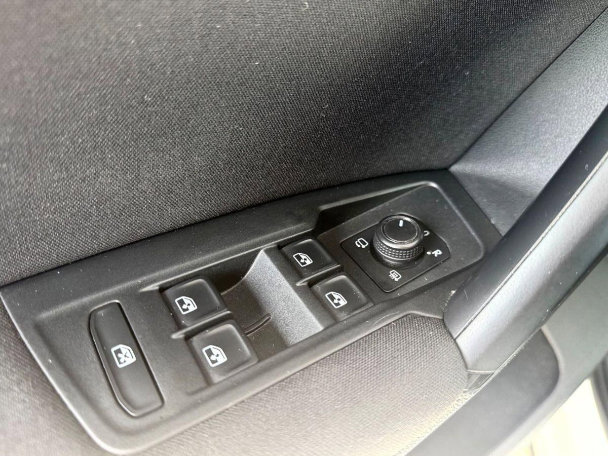 Volkswagen Tiguan 2.0 TDI 150 CV SCR DSG 4MOTION Elegance (14)