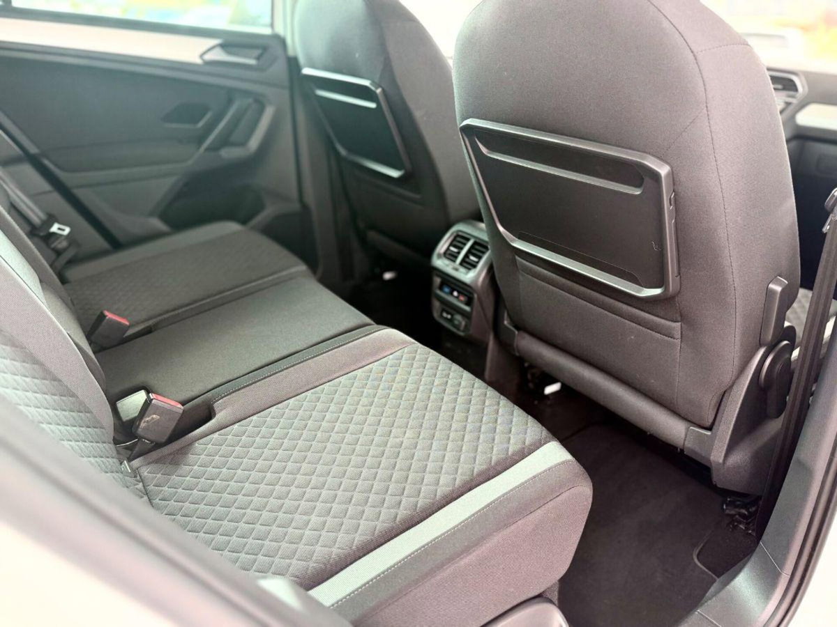 Volkswagen Tiguan 2.0 TDI 150 CV SCR DSG 4MOTION Elegance (18)