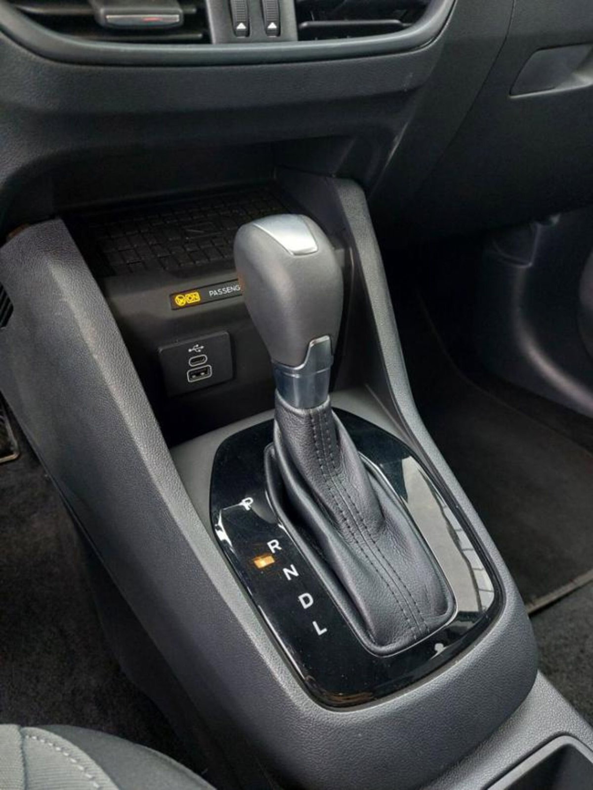 Ford Tourneo Courier 1.0 EcoBoost 100 CV Titanium (14)