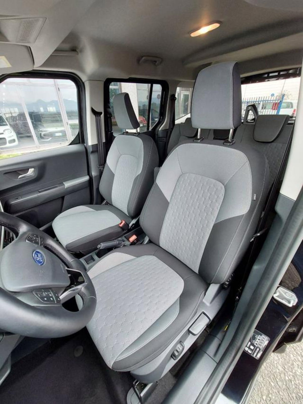 Ford Tourneo Courier 1.0 EcoBoost 100 CV Titanium (8)