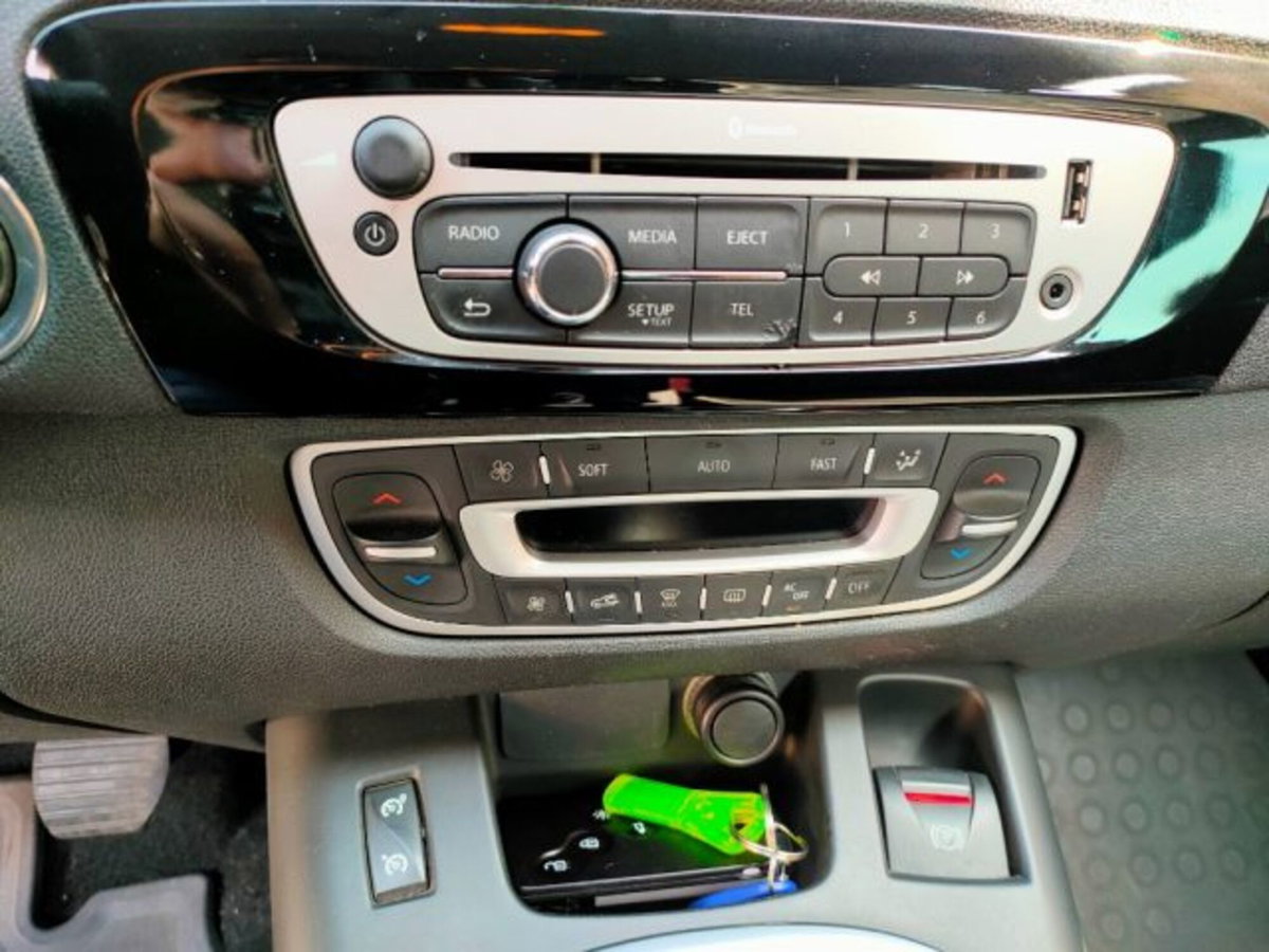Renault Scenic E-Tech Electric 1.5 dCi 110CV Live (12)