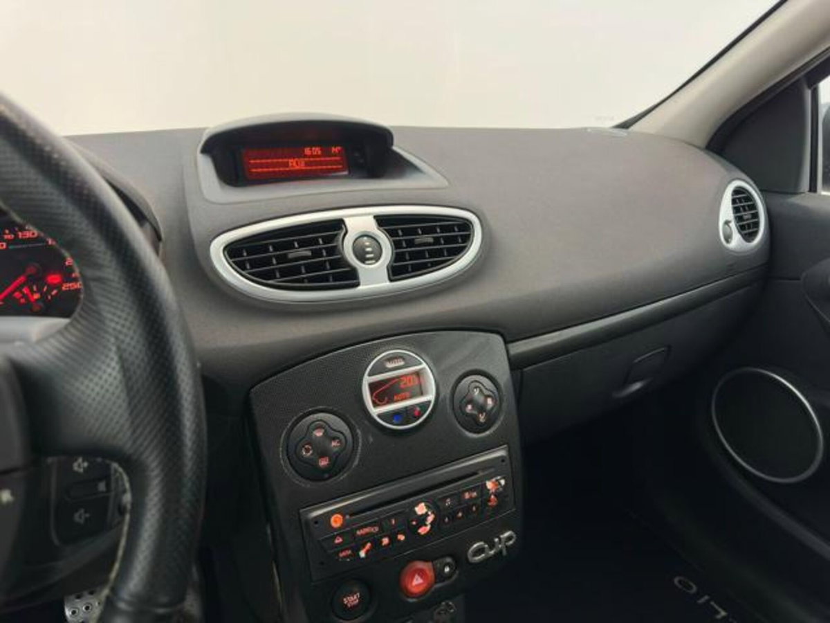 Renault Clio 2.0 16V 203CV 3 porte RS (10)