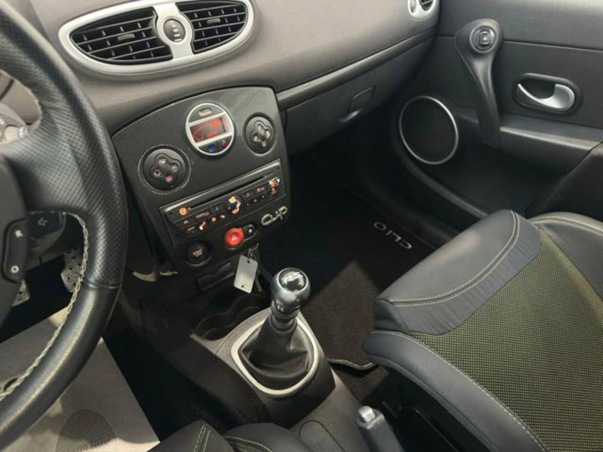 Renault Clio 2.0 16V 203CV 3 porte RS (11)