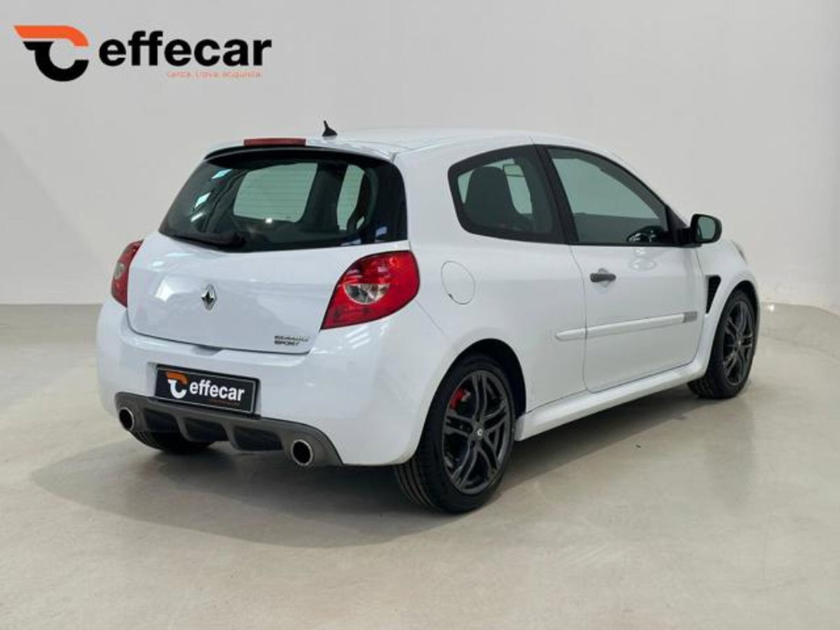 Renault Clio 2.0 16V 203CV 3 porte RS (6)