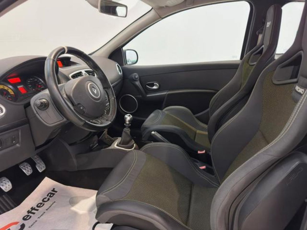 Renault Clio 2.0 16V 203CV 3 porte RS (7)