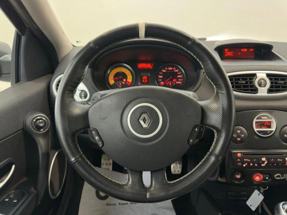 Renault Clio 2.0 16V 203CV 3 porte RS (8)