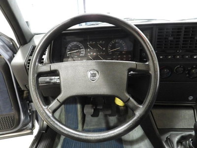 Lancia Thema i.e. turbo (4)