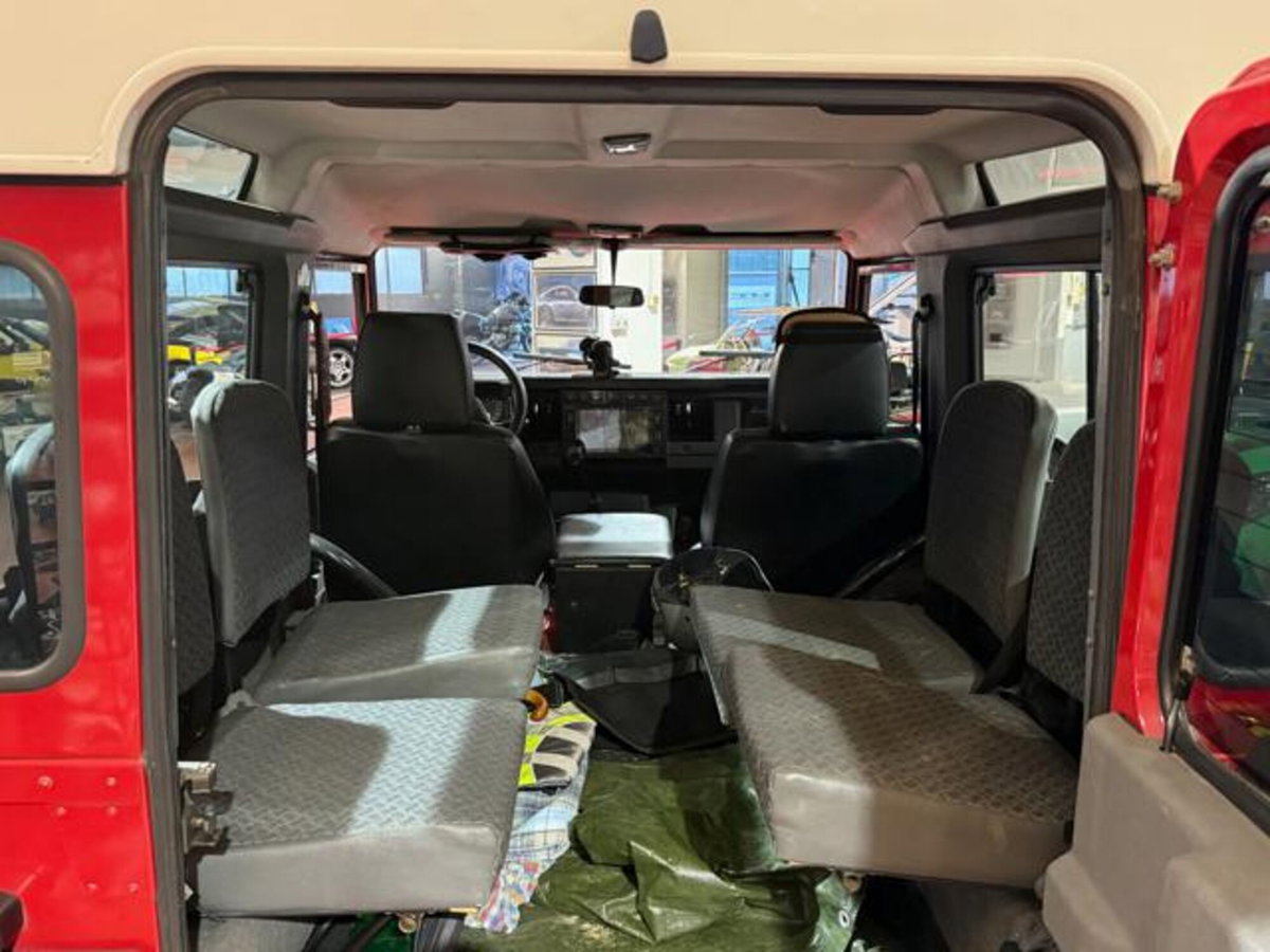 Land Rover Defender 90 2.5 Td5 Soft-Top (11)