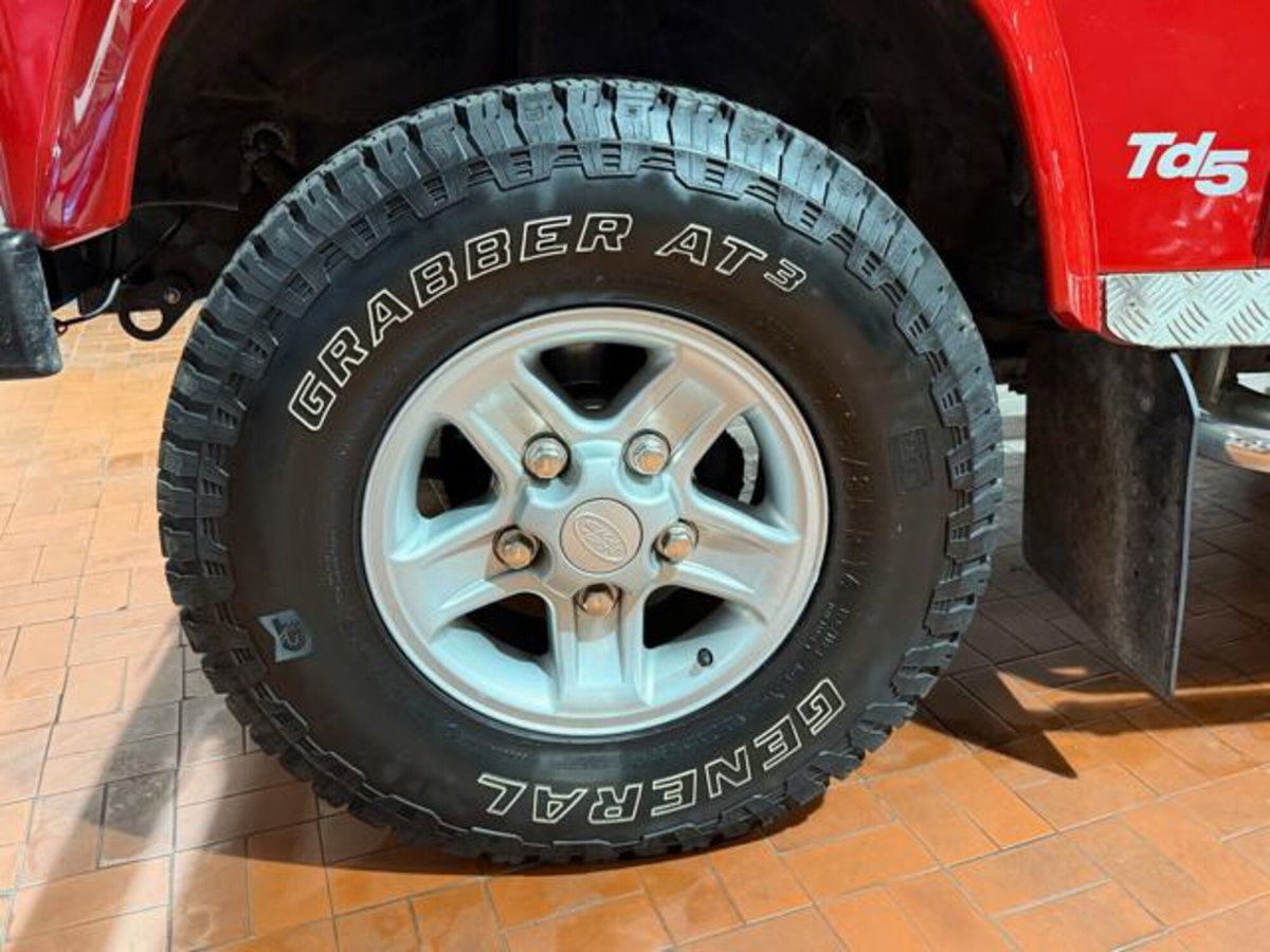 Land Rover Defender 90 2.5 Td5 Soft-Top (14)