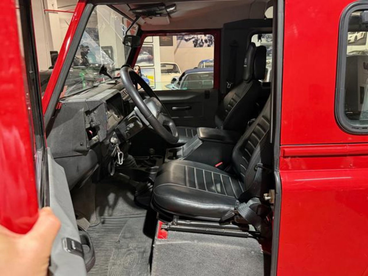 Land Rover Defender 90 2.5 Td5 Soft-Top (8)