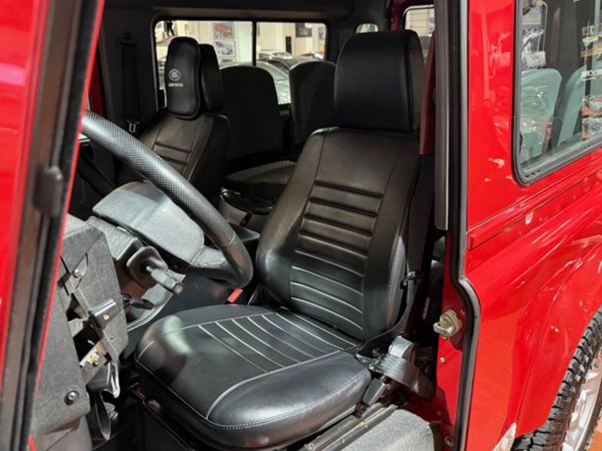 Land Rover Defender 90 2.5 Td5 Soft-Top (9)