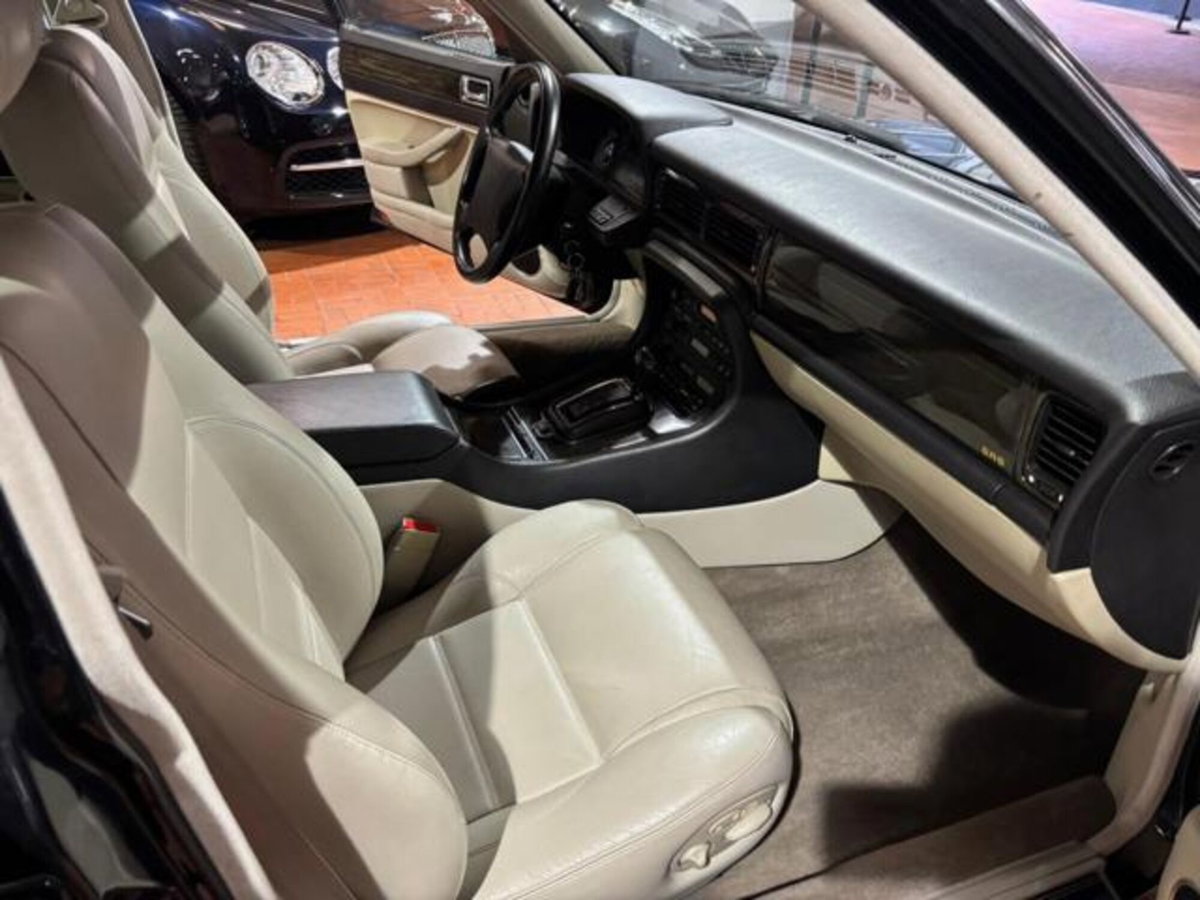 Jaguar XJR 4.0 cat (11)