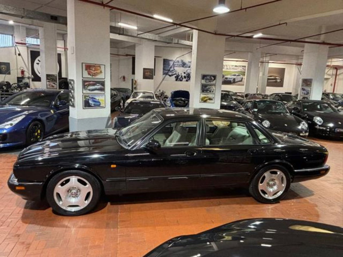 Jaguar XJR 4.0 cat (14)