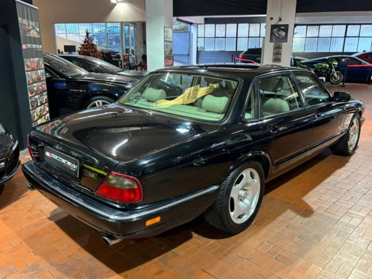 Jaguar XJR 4.0 cat (15)