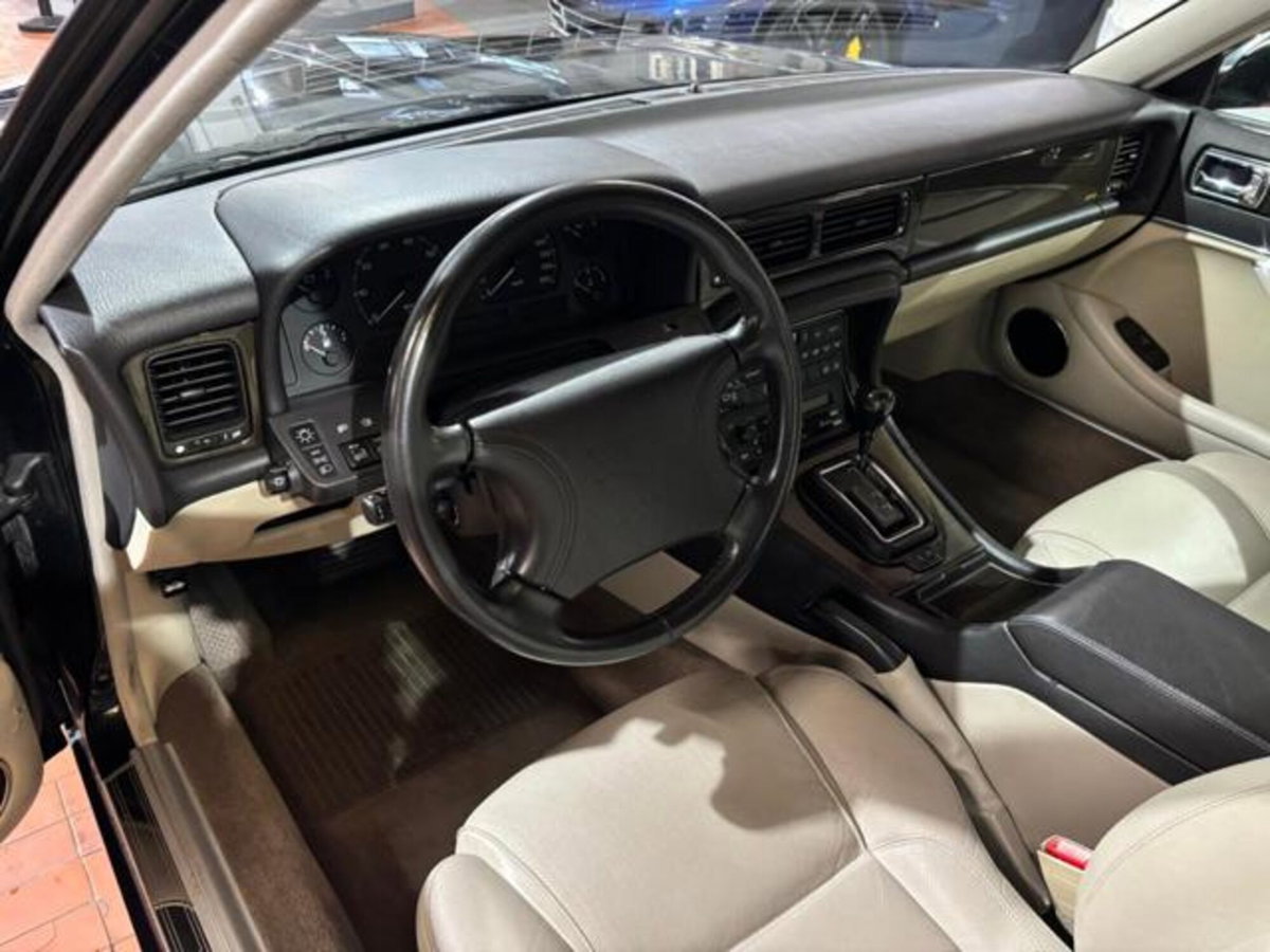 Jaguar XJR 4.0 cat (16)