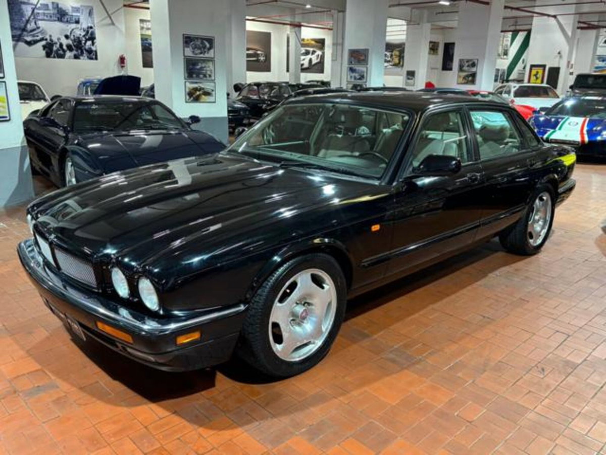 Jaguar XJR 4.0 cat (3)