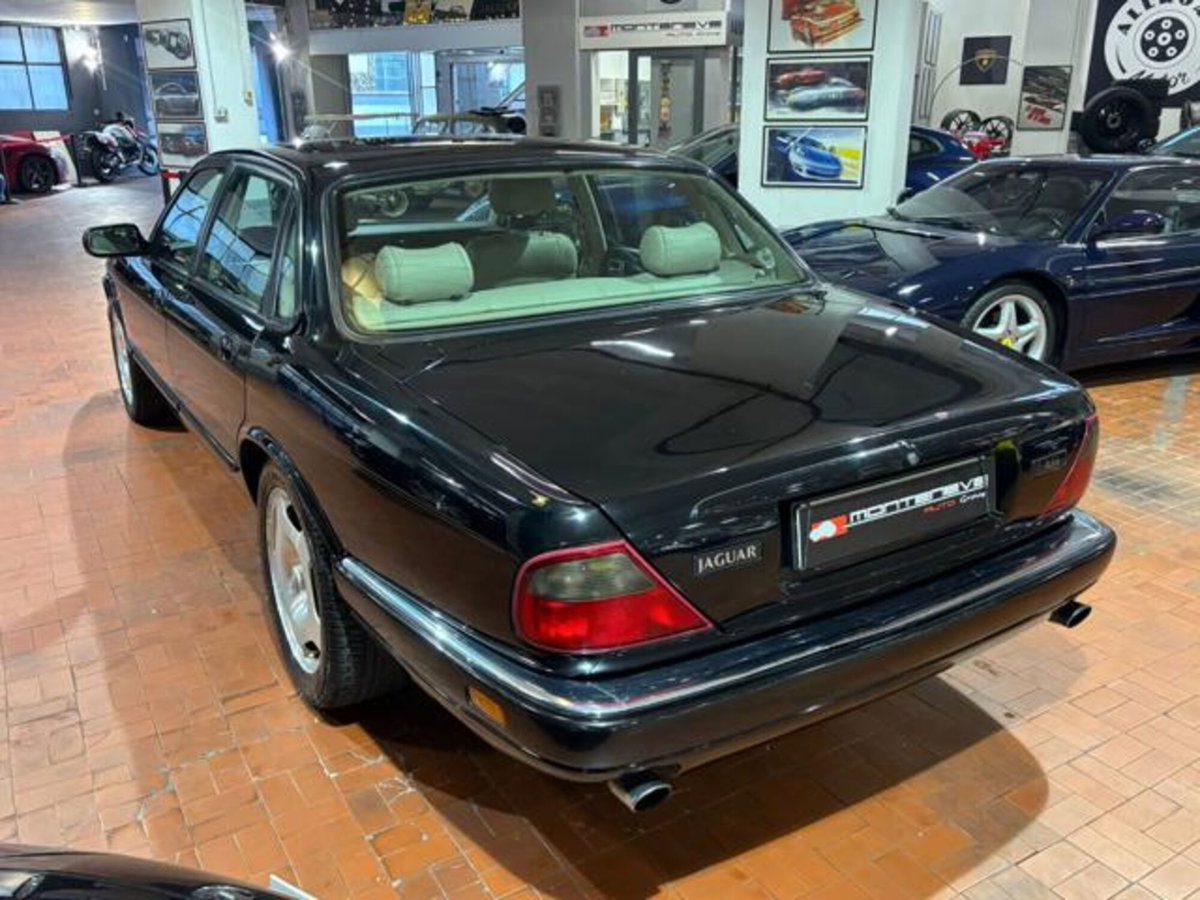 Jaguar XJR 4.0 cat (4)
