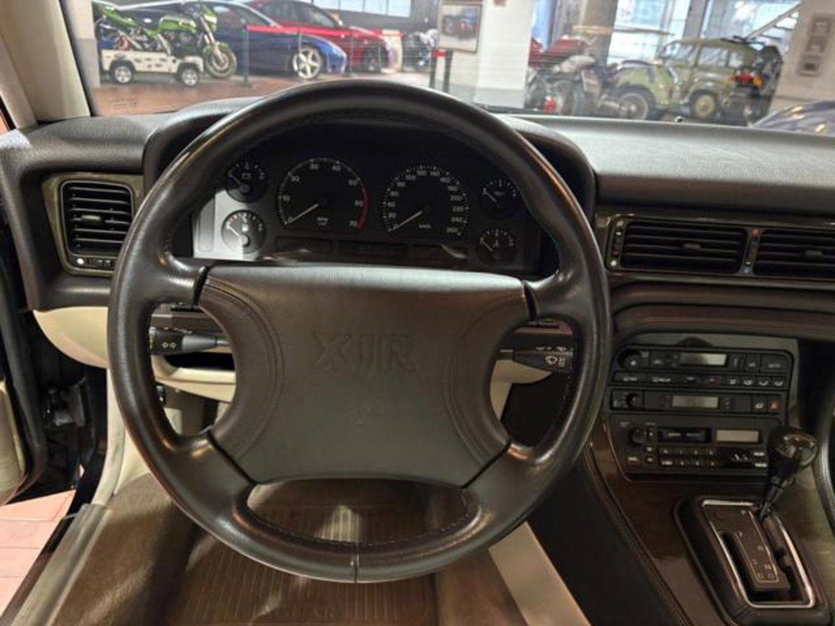 Jaguar XJR 4.0 cat (8)