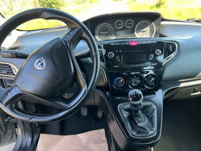 Lancia Ypsilon 0.9 TwinAir 85 CV 5 porte Metano Ecochic Silver (11)