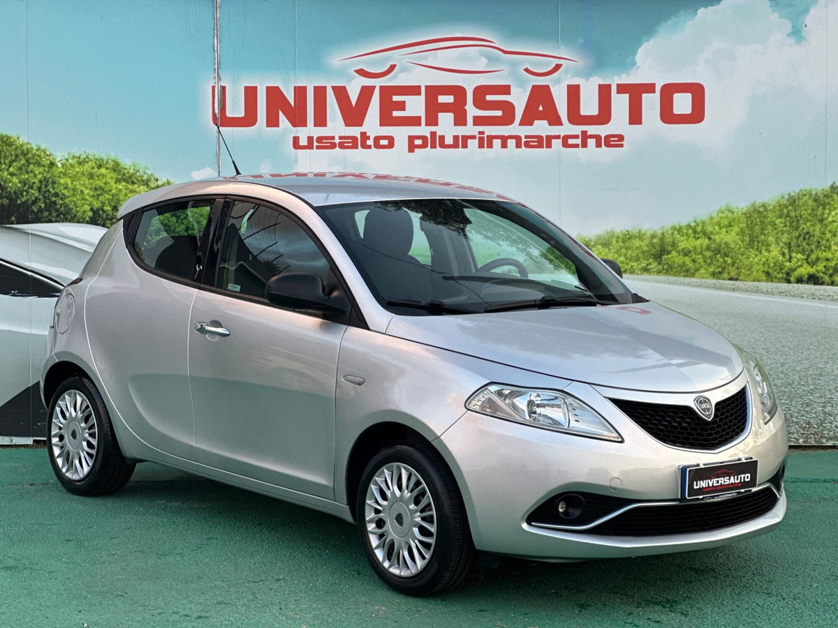Lancia Ypsilon 1.2 69 CV 5 porte Silver (2)