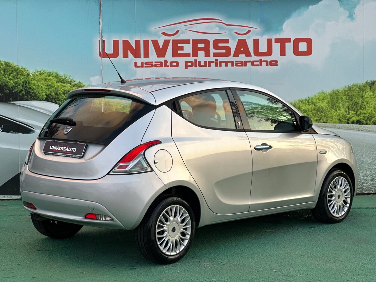 Lancia Ypsilon 1.2 69 CV 5 porte Silver (3)