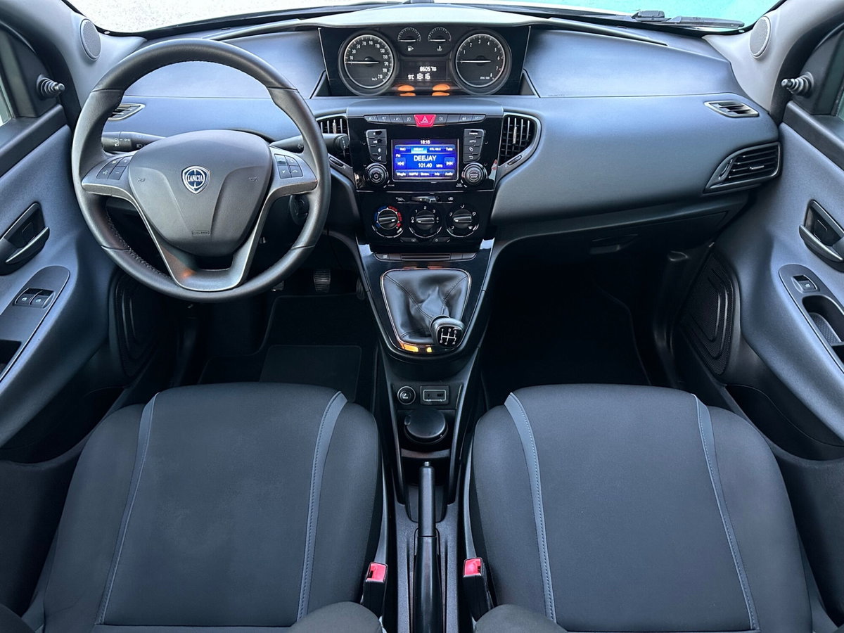 Lancia Ypsilon 1.2 69 CV 5 porte Silver (6)