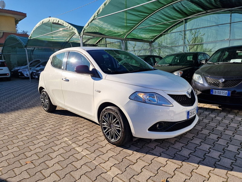 Lancia Ypsilon 1.2 69 CV 5 porte Gold