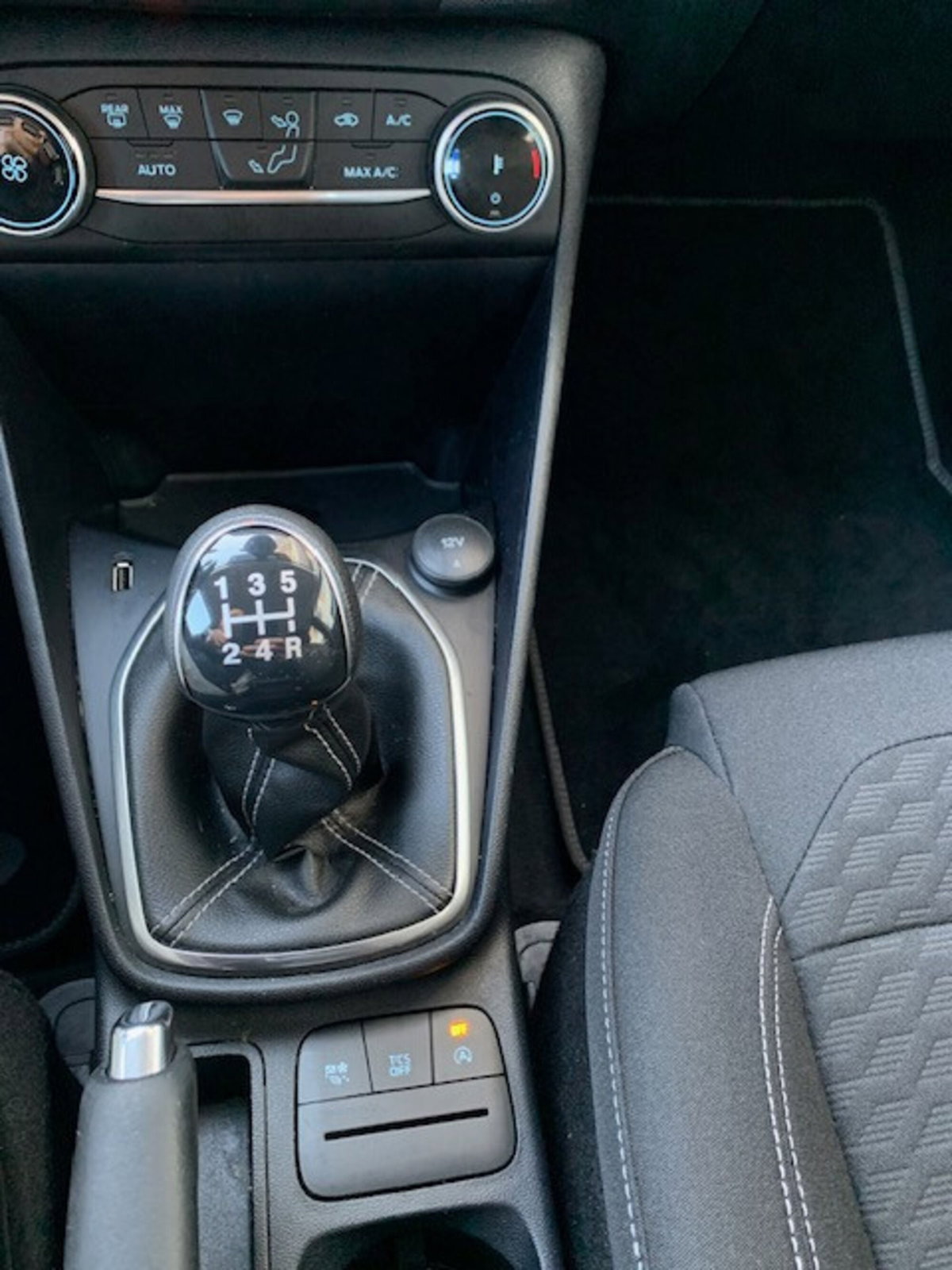 Ford Fiesta 1.1 75 CV 5 porte Titanium (12)