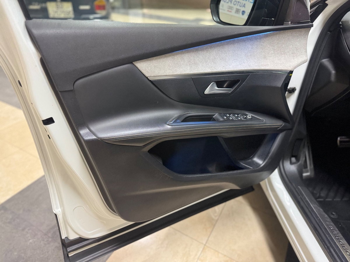 Peugeot 3008 BlueHDi 130 S&S EAT8 GT Line (11)