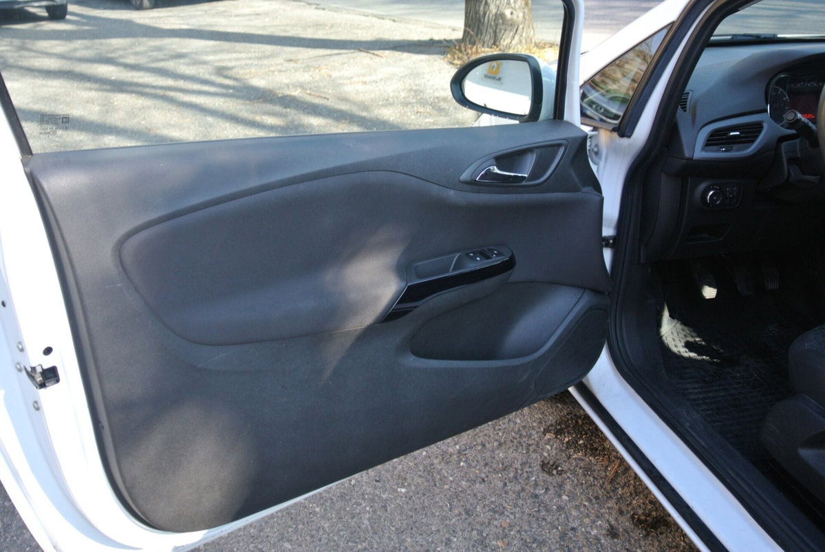 Opel Corsa Coupé 1.4 90CV GPL Tech n-Joy (10)