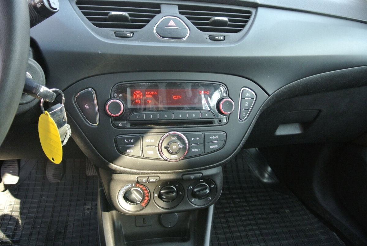 Opel Corsa Coupé 1.4 90CV GPL Tech n-Joy (13)